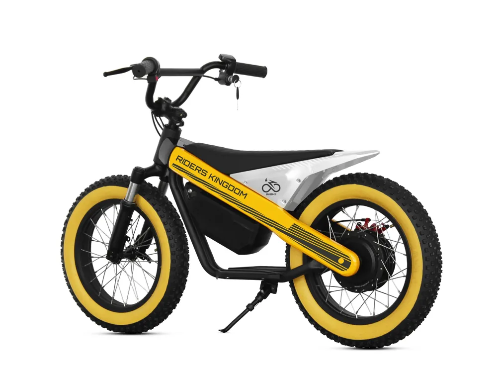 Yellow electric motorcycle with modern design, ideal for eco-friendly city commuting and smooth rides
